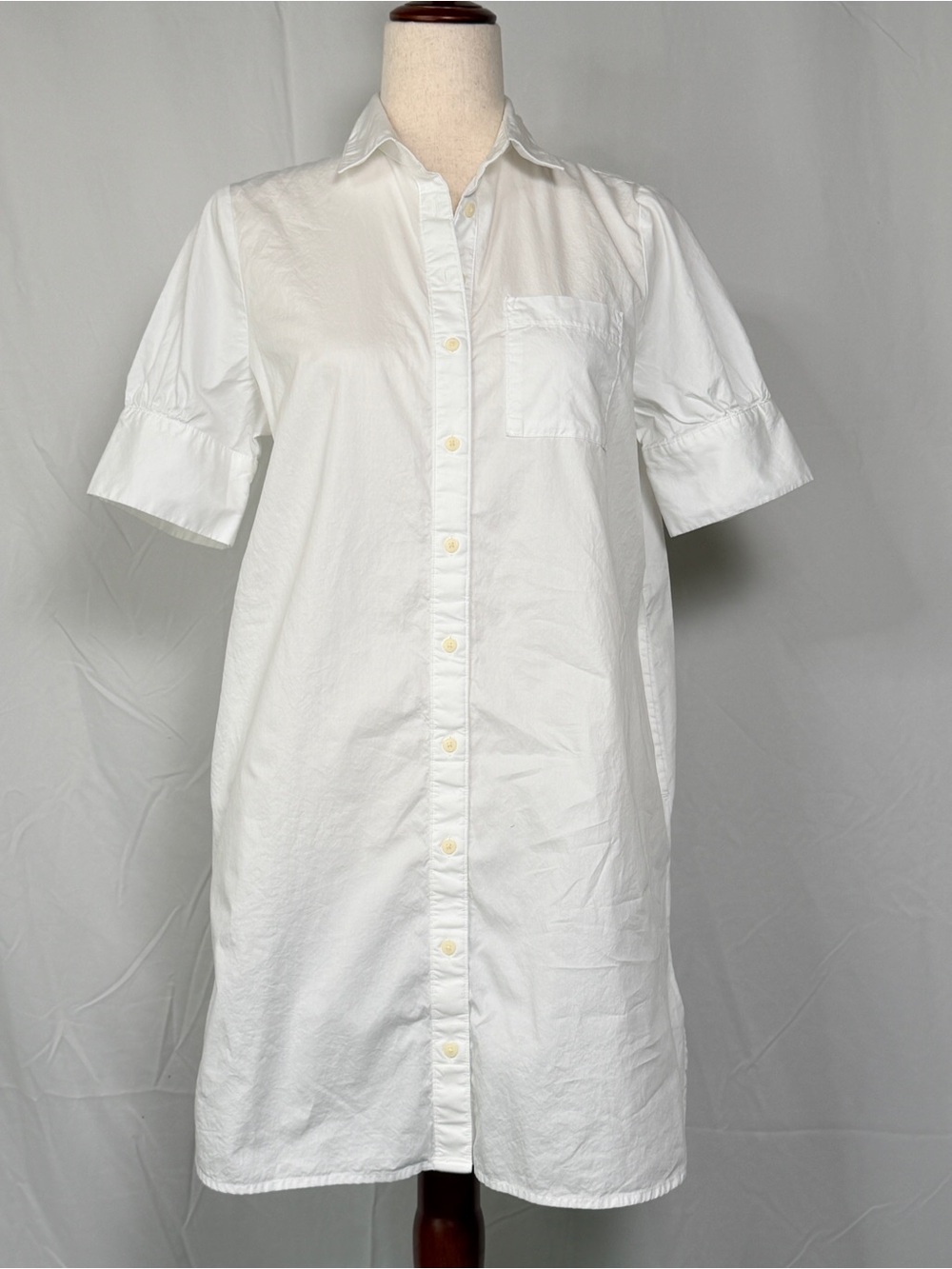 Old Navy White Short-Sleeve Shirt Dress with pockets. Coastal, clean and classic